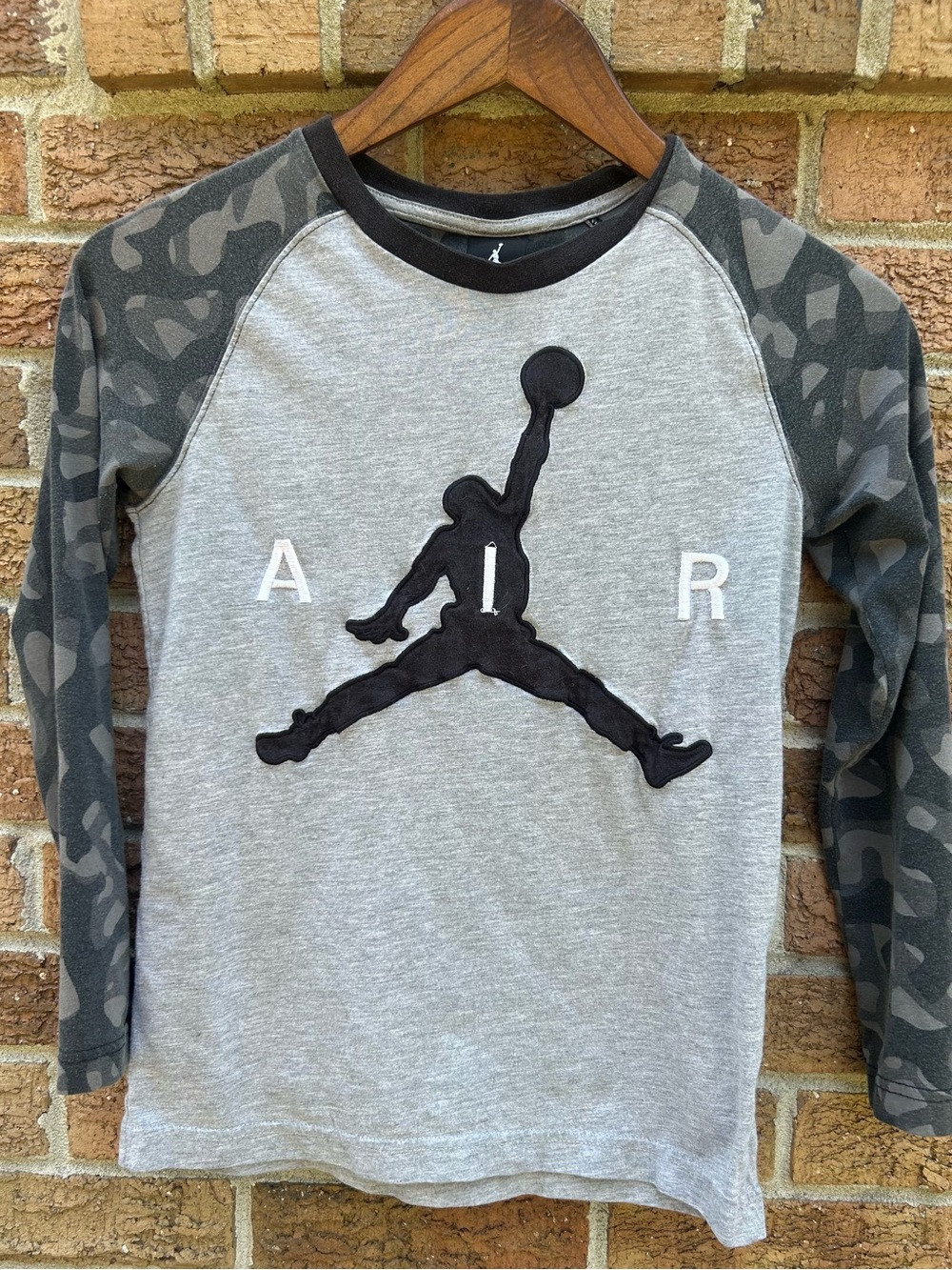Jordan Kids' Long-Sleeve Raglan Tee — Gray with Black Camo Sleeves size 10-12